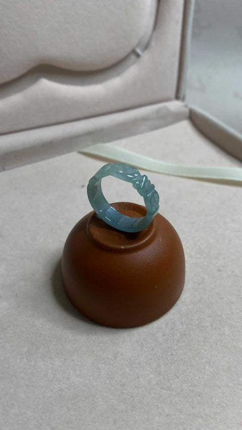 Cincin: Cincin jadeit Kelas A yang indah 💍, tersedia dalam ukuran 15 hingga 22mm, termasuk biaya pengiriman dan pajak.