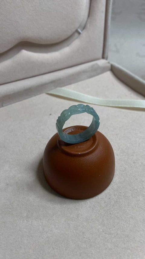 Cincin: Cincin jadeit Kelas A yang indah 💍, tersedia dalam ukuran 15 hingga 22mm, termasuk biaya pengiriman dan pajak.