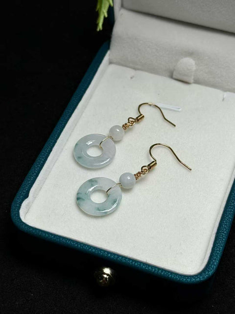 Jadeit Burma alami (Kelas A), bertahtakan perak sterling 925. Ukuran sekitar 15 x 2,5 mm. Harga sudah termasuk ongkos kirim dan pajak.