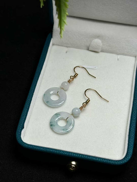Jadeit Burma alami (Kelas A), bertahtakan perak sterling 925. Ukuran sekitar 15 x 2,5 mm. Harga sudah termasuk ongkos kirim dan pajak.