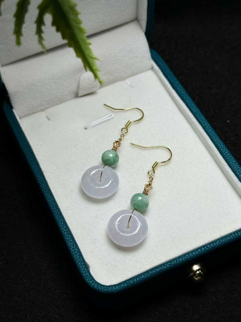 Jadeit Burma alami (Kelas A), bertahtakan perak sterling 925. Ukuran sekitar 15 x 2,5 mm. Harga sudah termasuk ongkos kirim dan pajak.