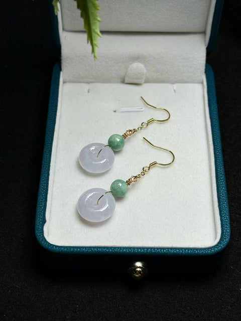 Jadeit Burma alami (Kelas A), bertahtakan perak sterling 925. Ukuran sekitar 15 x 2,5 mm. Harga sudah termasuk ongkos kirim dan pajak.