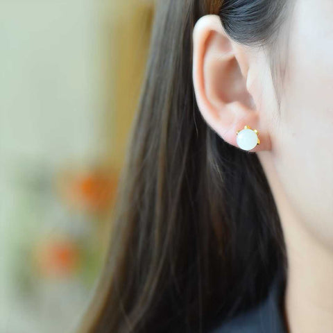 Pendatang baru dari YT! 🍃🍃 Anting perak sterling 925 7355-6# bertatahkan giok Hetian. Desain unik dan baru, kualitas giok terbaik. Ukuran sekitar 8*8 cm. Biaya kirim dan pajak sudah termasuk.