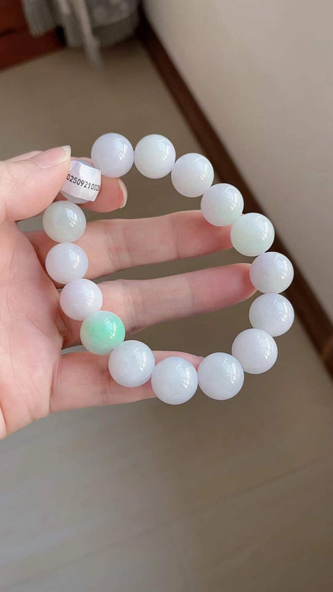 ❤️❤️Gelang giok alami, material tambang lama, tembus pandang yang sangat baik, tekstur bersih, terlihat indah di pergelangan tangan, ukuran 1.3, sudah termasuk ongkos kirim dan pajak.