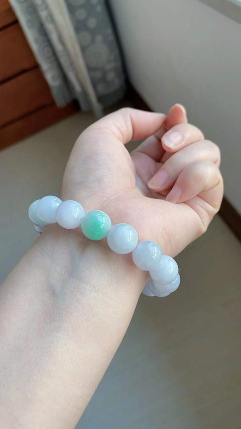❤️❤️Gelang giok alami, material tambang lama, tembus pandang yang sangat baik, tekstur bersih, terlihat indah di pergelangan tangan, ukuran 1.3, sudah termasuk ongkos kirim dan pajak.