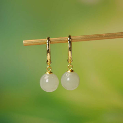 Anting-anting perak sterling 925 5202Q-2# bertatahkan manik-manik giok Hetian, menampilkan desain sederhana dan unik, penuh keberuntungan, dengan kualitas giok yang halus. Dimensi giok: 10*10 cm. Termasuk ongkos kirim dan pajak.