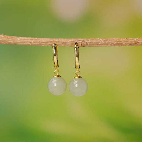 Anting-anting perak sterling 925 5202Q-2# bertatahkan manik-manik giok Hetian, menampilkan desain sederhana dan unik, penuh keberuntungan, dengan kualitas giok yang halus. Dimensi giok: 10*10 cm. Termasuk ongkos kirim dan pajak.