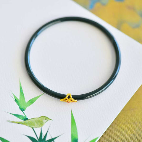 5972-6# Gelang giok hitam Hetian bertatahkan perak 925 dengan desain keberuntungan dan pengerjaan yang indah. Gioknya berkualitas tinggi. Ongkos kirim dan pajak sudah termasuk.
