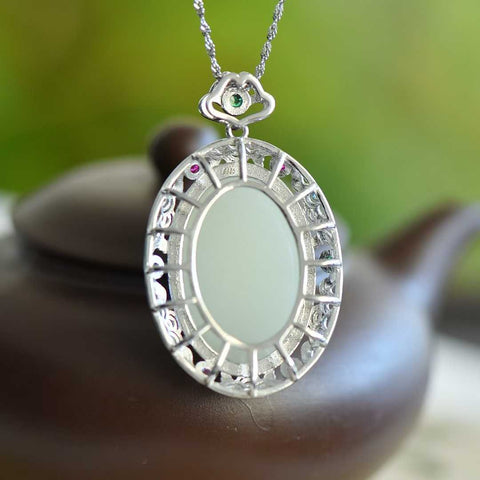 6931# Liontin enamel filigran cabochon bulat dan penuh bertatahkan giok Hetian dari perak sterling S925. Desain bergaya dan elegan. Ukuran giok: 20*30 cm. Termasuk ongkos kirim dan pajak.