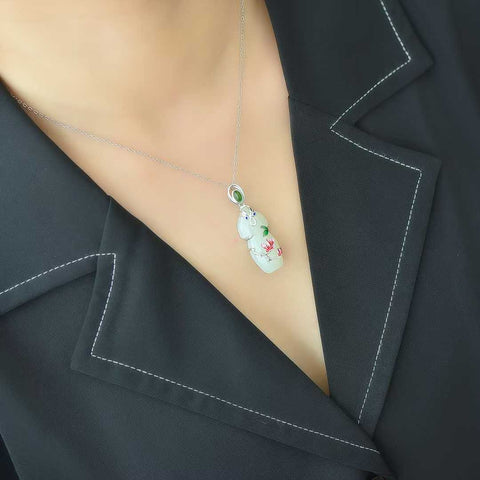 Liontin Cheongsam Tebal Bertatahkan Giok Hetian Perak Sterling 925, Melambangkan Kesuksesan (26582#, Perak). Desain baru dan modis, kualitas giok yang hangat dan halus, menarik perhatian dan mencolok saat dikenakan. Termasuk ongkos kirim dan pajak.