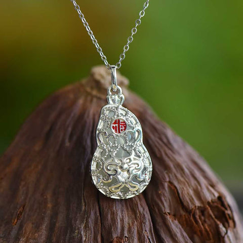 26541# Liontin Keberuntungan dan Kemakmuran. Desain baru dan modis, kualitas giok yang hangat dan halus, dihiasi dengan enamel. Pengiriman dan pajak sudah termasuk.