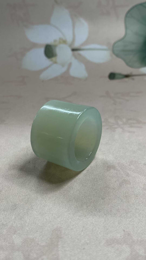 Cincin Jempol Giok: Giok Xiuyan Biru Air yang Indah – Cincin Jempol, Diameter Dalam: 22,2 mm, Tinggi: 23,5 mm, termasuk ongkos kirim dan pajak.