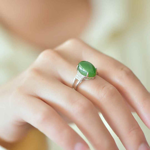 11099#925 Cincin Perak Sterling dengan Batu Giok Hetian Cabochon Desain Bambu 💍 Gioknya lembut dan hangat saat disentuh. Desainnya baru, unik, segar, dan elegan, enak dipandang. Ongkos kirim dan pajak sudah termasuk.