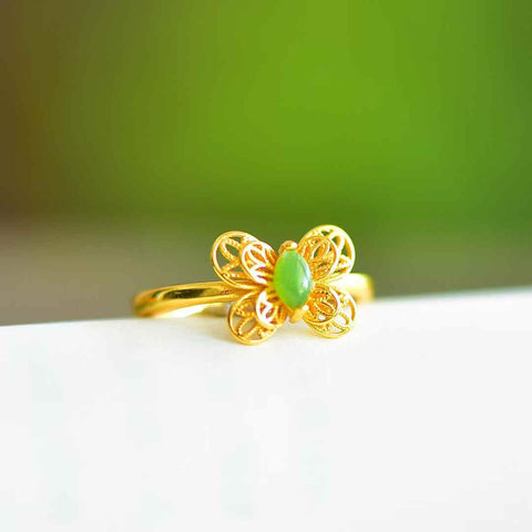 11536-2# Cincin Perak Sterling 925 dengan Desain Kupu-kupu Batu Giok Hetian Cabochon 💍. Batu gioknya halus dan hangat saat disentuh. Desainnya baru, unik, segar, dan elegan, enak dipandang. Pengiriman dan pajak sudah termasuk.