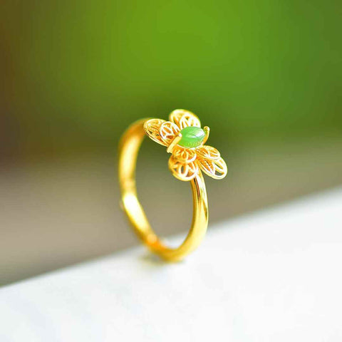 11536-2# Cincin Perak Sterling 925 dengan Desain Kupu-kupu Batu Giok Hetian Cabochon 💍. Batu gioknya halus dan hangat saat disentuh. Desainnya baru, unik, segar, dan elegan, enak dipandang. Pengiriman dan pajak sudah termasuk.