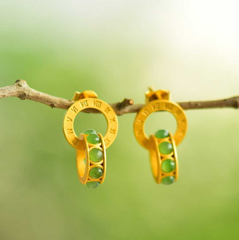 12254-6# Anting-anting perak sterling 925 bertatahkan giok Hetian. Desain unik, penuh pesona, gioknya hangat dan lembut, dan efeknya saat dikenakan sangat mencolok dan menarik perhatian. Harga menarik sudah termasuk ongkos kirim dan pajak.