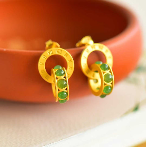 12254-6# Anting-anting perak sterling 925 bertatahkan giok Hetian. Desain unik, penuh pesona, gioknya hangat dan lembut, dan efeknya saat dikenakan sangat mencolok dan menarik perhatian. Harga menarik sudah termasuk ongkos kirim dan pajak.