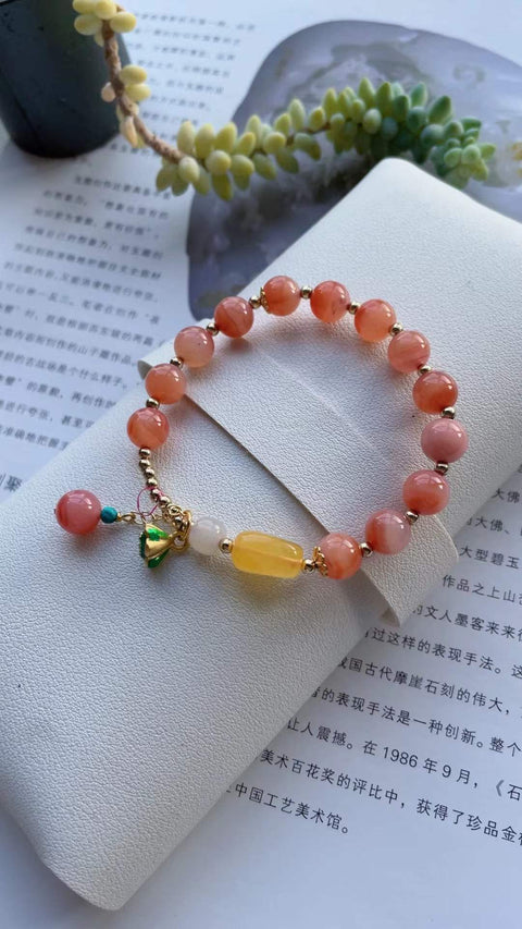 Gelang akik Yanyuan ini memiliki warna alami dan dipadukan dengan amber alami. Terlihat indah saat dikenakan. Gelang ini berukuran 0,8 mm dan harga sudah termasuk ongkos kirim dan pajak.