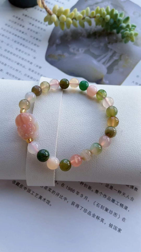 Gelang batu akik Yanyuan ini memiliki warna alami, ukiran yang indah, dan desain yang unik. Terlihat cantik saat dikenakan. Ukuran: 0,8 mm. Harga sudah termasuk ongkos kirim dan pajak.
