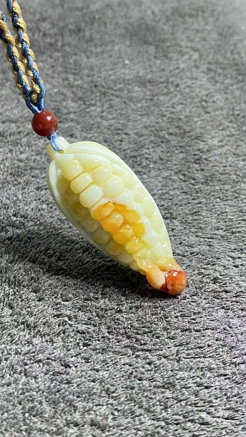 Semoga Anda selalu mendapatkan kedamaian dan keselamatan setiap tahun: Liontin giok Xiuyan yang indah dengan desain bunga—Dimensi: 49,6 x 20,3 mm, termasuk ongkos kirim dan pajak.