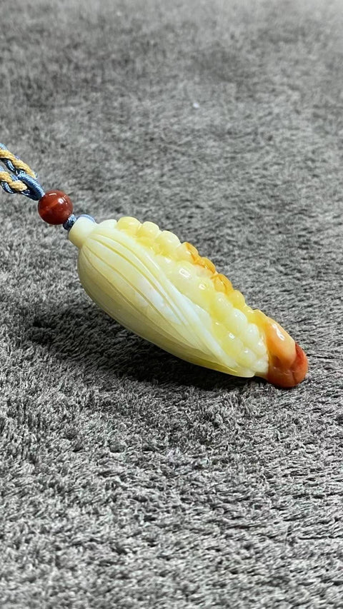 Semoga Anda selalu mendapatkan kedamaian dan keselamatan setiap tahun: Liontin giok Xiuyan yang indah dengan desain bunga—Dimensi: 49,6 x 20,3 mm, termasuk ongkos kirim dan pajak.