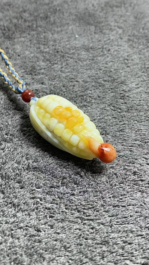 Semoga Anda selalu mendapatkan kedamaian dan keselamatan setiap tahun: Liontin giok Xiuyan yang indah dengan desain bunga—Dimensi: 49,6 x 20,3 mm, termasuk ongkos kirim dan pajak.