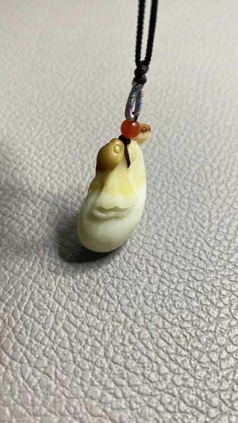 Meraup kekayaan setiap hari: Liontin giok Xiuyan yang indah – sebuah kantung uang, melambangkan perjuangan untuk meraih kesuksesan. Spesifikasi: 32 x 17 mm, termasuk ongkos kirim dan pajak.