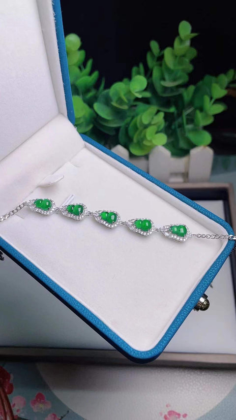Gelang giok alami, material tambang lama, warna hijau zamrud, dipasang pada perak 925, batu permata berukuran 6 x 8 mm, termasuk ongkos kirim dan pajak.