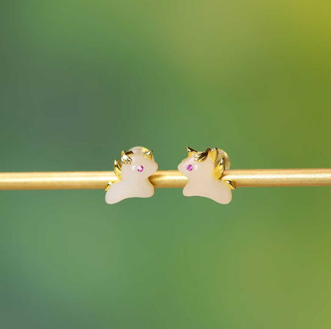 5188-2# Anting-anting Pony yang Indah dari Perak Sterling 925 dengan Inlay Giok Hetian. Desain baru dan unik, penuh keberuntungan. Kualitas giok yang bagus. Dimensi giok: 7*10,5 cm. Termasuk ongkos kirim dan pajak.