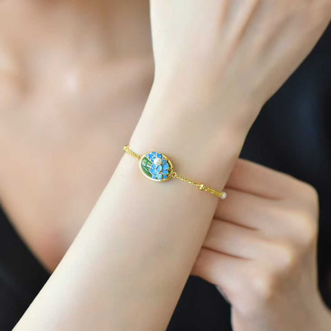 18101-2# Gelang bunga peony bertatahkan giok Hetian dari perak sterling 925. Desain baru dan unik, pengerjaan yang indah, menonjol di antara yang lain. Dimensi giok: 10*14 cm. Termasuk ongkos kirim dan pajak.
