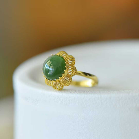 19032-2# Cincin perak sterling 925 dengan potongan cabochon giok Hetian. Desain baru dan unik, pengerjaan yang indah, dan benar-benar istimewa. Dimensi giok: 10*10 cm. Harga sudah termasuk ongkos kirim dan pajak.