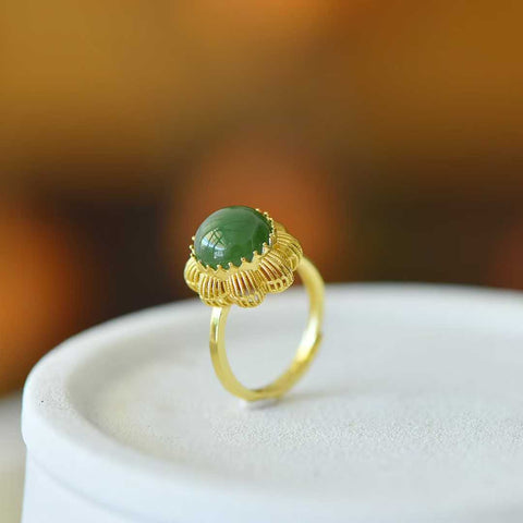 19032-2# Cincin perak sterling 925 dengan potongan cabochon giok Hetian. Desain baru dan unik, pengerjaan yang indah, dan benar-benar istimewa. Dimensi giok: 10*10 cm. Harga sudah termasuk ongkos kirim dan pajak.