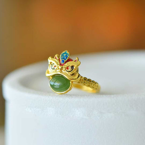 19007-2# Cincin Singa Perak Sterling 925 dengan Batu Giok Hetian Cabochon Bertatahkan. Desain baru dan unik, pengerjaan yang indah, dan benar-benar luar biasa. Dimensi giok: 6*8 cm. Harga sudah termasuk ongkos kirim dan pajak.