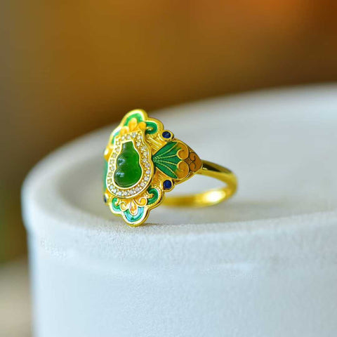 19039-2# Cincin berbentuk labu dari perak sterling 925 bertatahkan giok Hetian, penuh keberuntungan, menampilkan desain baru dan unik, pengerjaan yang indah, dan menonjol dari yang lain. Dimensi giok: 5*7 cm. Harga sudah termasuk ongkos kirim dan pajak.