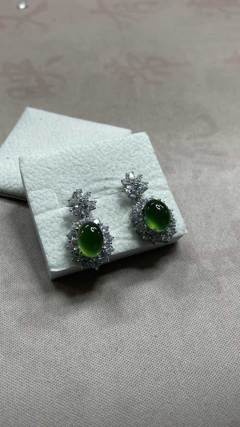 Anting-anting: Anting-anting kancing giok Xiuyan yang indah, terbuat dari perak sterling 925 – ukuran Alice 7 x 9mm, termasuk ongkos kirim dan pajak.
