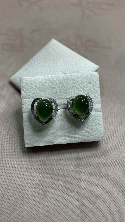 Anting-anting: Anting-anting kancing giok Xiuyan hijau yang indah, dipasang pada perak 925, ukuran: 8 x 10 mm, termasuk ongkos kirim dan pajak.