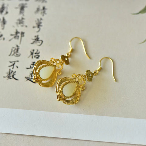 s925 perak dengan giok wada drop ruyi dengan anting-anting enamel mutiara 2867-2, ukuran batu : 8 * 12 mm termasuk pajak pengiriman