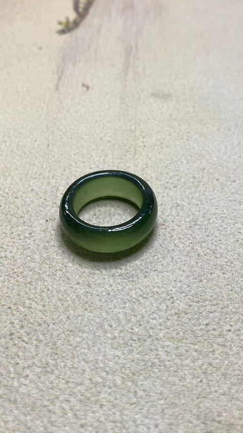 Cincin hijau giok Cui halus, ukuran 17,5, cocok dengan bezel 17, 18, sudah termasuk ongkos kirim dan pajak.