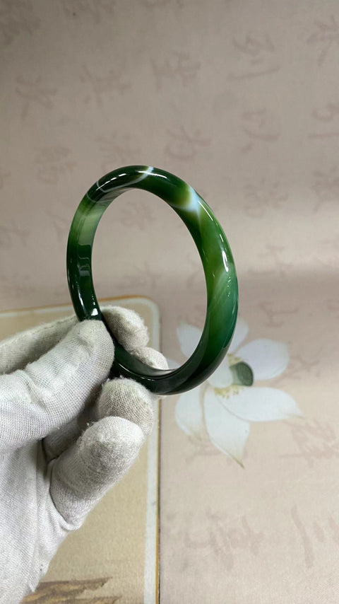 Gelang batu akik yang indah, pola alami, gaya unik, indah di tangan kaliber 60,5 mm, lebar batang 9,5 mm Batu akik terjadi secara alami, pola acak; termasuk pajak pengiriman