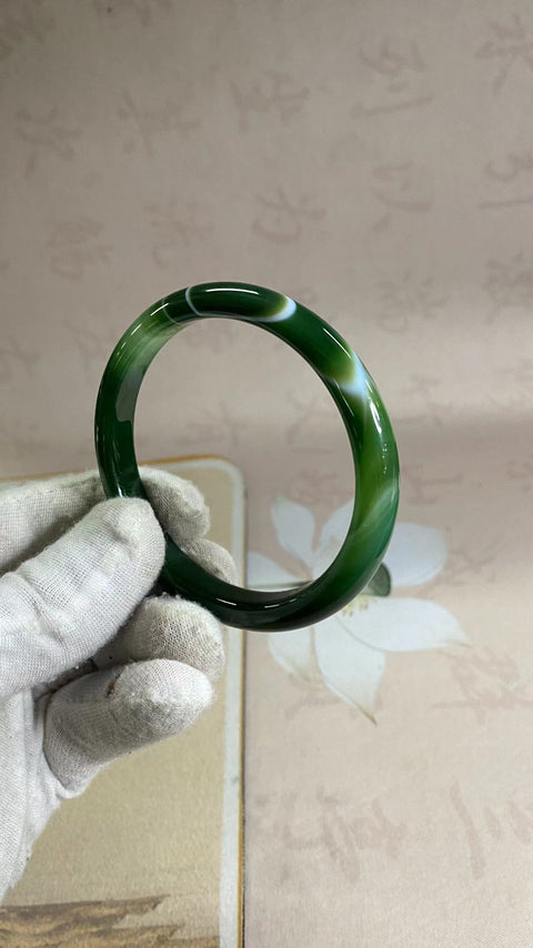 Gelang batu akik yang indah, pola alami, gaya unik, indah di tangan kaliber 60,5 mm, lebar batang 9,5 mm Batu akik terjadi secara alami, pola acak; termasuk pajak pengiriman