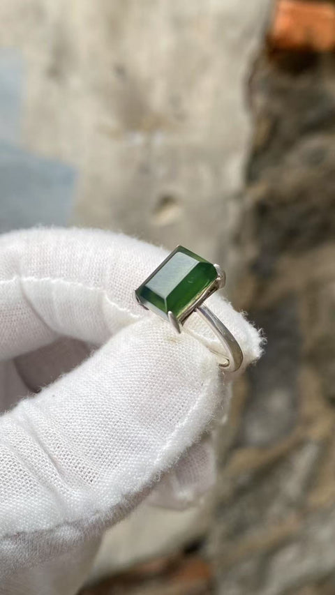 Cincin: Cincin indah dari batu giok hijau penuh 180, dengan teknik pemotongan 925 perak, ukuran cincin dapat disesuaikan, spesifikasi: 9,7 × 6,5 mm Termasuk biaya pengiriman dan pajak.