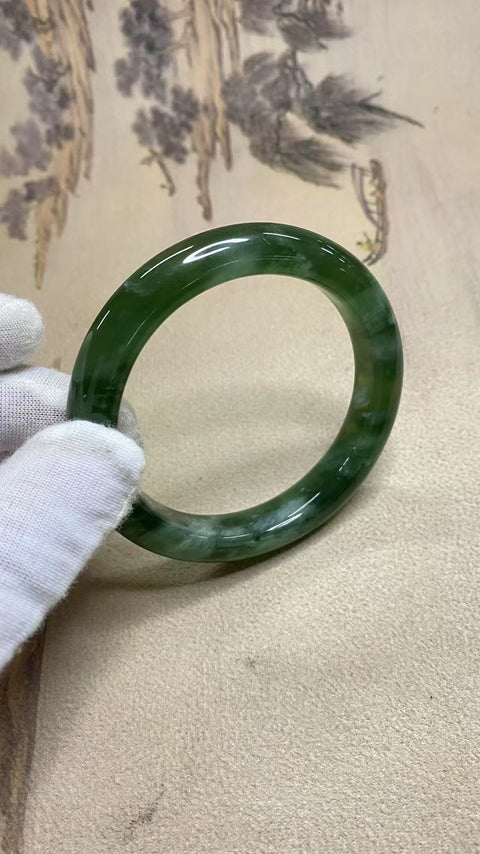 Exquisite Xiuyan jade 180 bracelet, jade with green flecks, a lifetime of wealth and prosperity, diameter 59.2 mm, edge width 12 mm. Natural stones are naturally formed, with random patterns. Shipping and tax included.