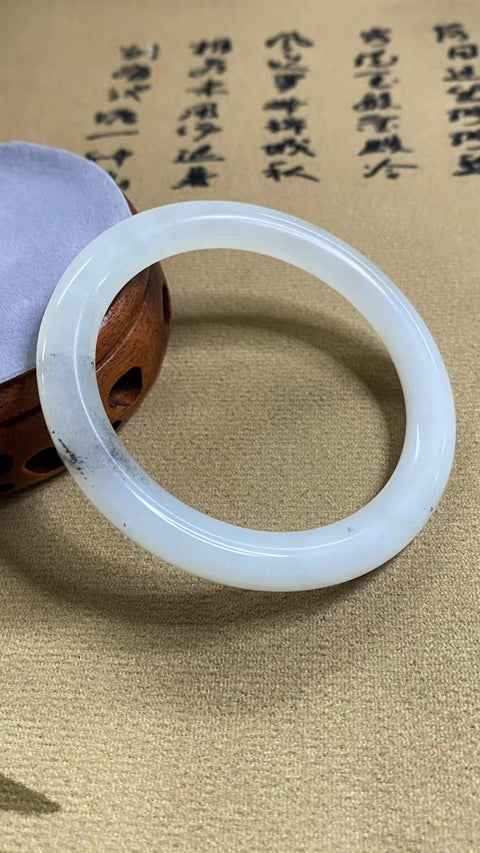 Exquisite Xiuyan Jade — Distant Mountains and Ink-Washed Beauty Bracelet, white with ink splashes, ink colour like a painting, diameter 55mm, thickness 7.5mm. Natural stones are naturally formed, with random patterns. Shipping and tax included.