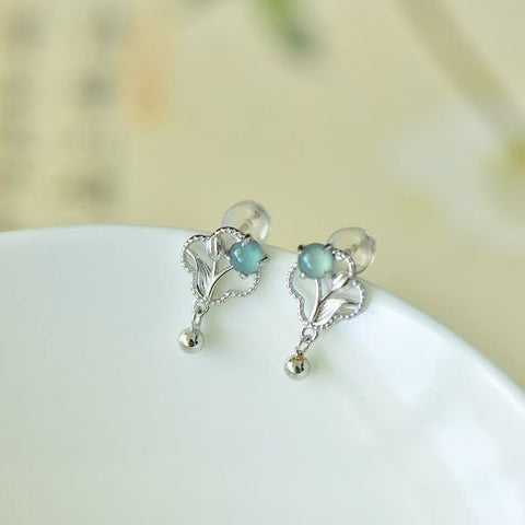 Anting-anting berbentuk daun semanggi dan bunga tulip dengan hiasan perak S925 dan batu giok biru. Termasuk biaya pengiriman dan pajak.