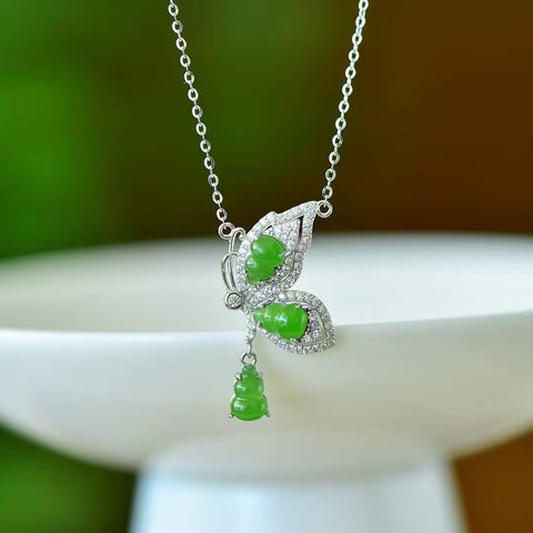 Kalung liontin perak s925 dengan hiasan giok hijau dan giok biru, bentuk labu dan kupu-kupu, dilengkapi dengan batu zirkonia dan rantai alami. Termasuk biaya pengiriman dan pajak.