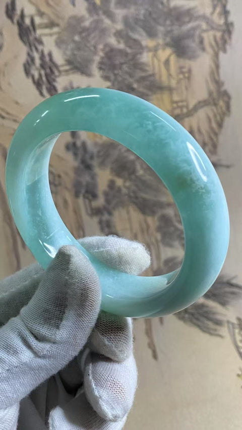 Gelang lebar bermotif langit biru yang indah, diameter 59,2 mm, lebar tepi 17,2 mm Batu alam ini terbentuk secara alami, pola motifnya acak Termasuk biaya pengiriman dan pajak