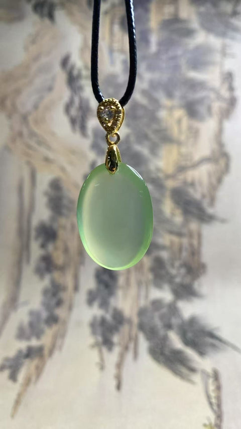 Kalung mutiara giok hijau air tetes yang indah, berkilau, transparan, kalung leher, spesifikasi: 28 × 19,7 × 8,8 mm Termasuk biaya pengiriman dan pajak.