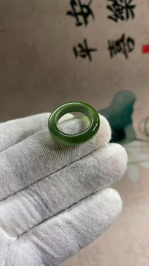 Cincin es hijau giok Xiuyan yang indah, diameter 16mm, termasuk pengiriman dan pajak