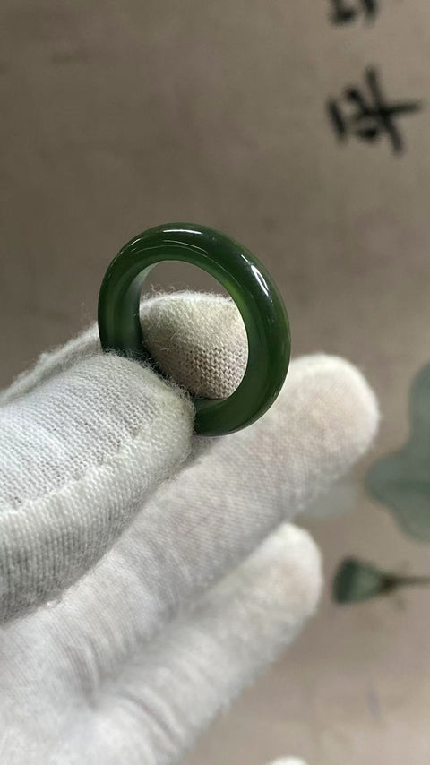 Cincin giok es hijau Xiuyan yang indah, cocok untuk diameter 16mm, Biaya pengiriman dan pajak sudah termasuk.