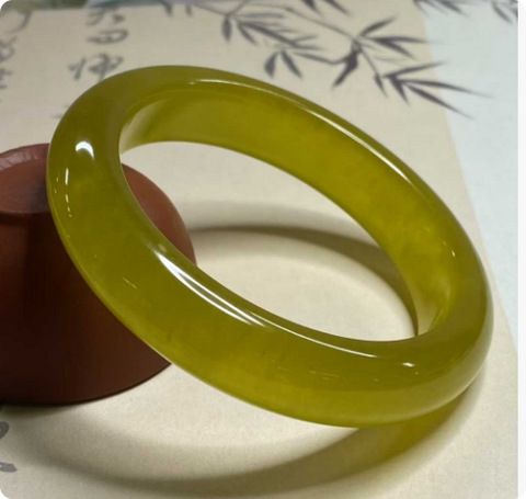 Gelang giok Xiuyan yang indah, bunga emas, emas menunjukkan kekayaan, diameter dalam: 57,6mm, lebar samping 13,8mm, batu alam dihasilkan secara alami, polanya acak, termasuk pajak pengiriman